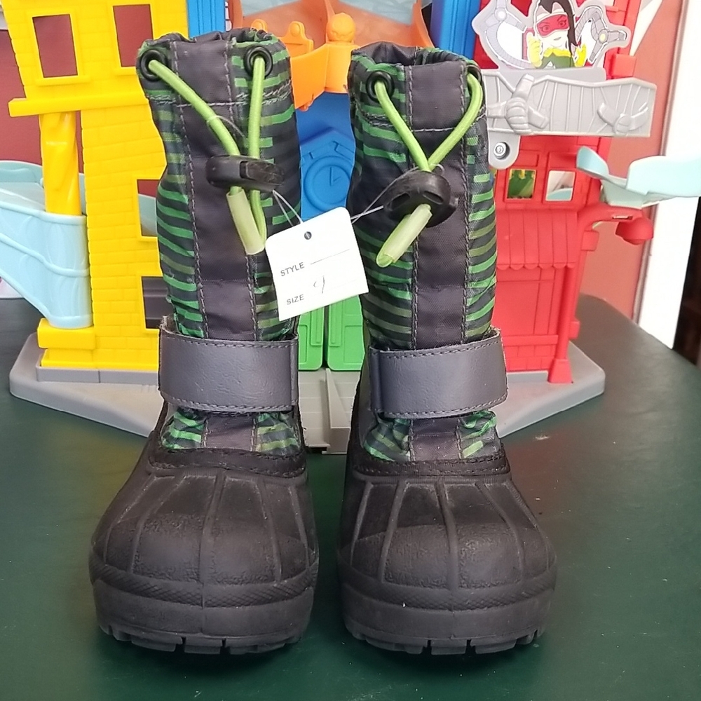 NWT Columbia Kids Green & Black Striped Winter Boots - Size 9